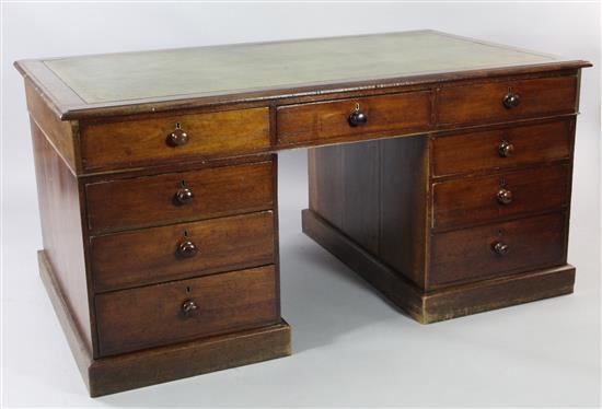 A Victorian mahogany pedestal desk, W.5ft H.2ft 5in. D.3ft